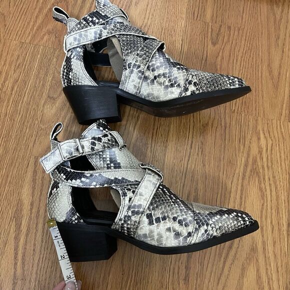 ALLSAINTS Ivory Leather Darcy Pointed Toe Cutout Snakeskin Ankle Booties 38 US 8 - Picture 3 of 9